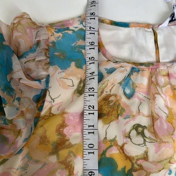 NWT Walter Baker Floral Pleaded Neckline Crop Blouse - Picture 7 of 7